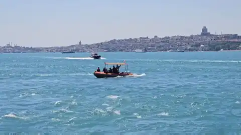 Üsküdar Sahili'nde Kayıp Kişi İçin Arama Çalışmaları Devam Ediyor