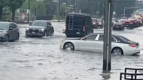 New York ve New Jersey'de Şiddetli Yağışlar Sel Baskınlarına Yol Açtı