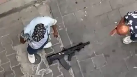 İzmir Konak'ta Silahlı Saldırı: Sokak Ortasında Dehşet Anları