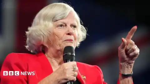 Ann Widdecombe'un Ailesinden Anma Töreni Açıklaması