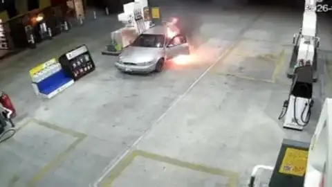 Bursa-İstanbul Yolu Üzerindeki Akaryakıt İstasyonunda Araç Yangını
