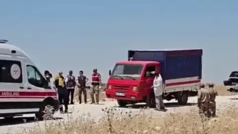 Şanlıurfa'da yol kenarında bulunan kamyonette ceset bulundu