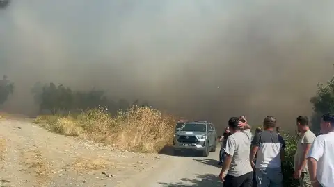 İznik Elbeyli Mahallesi'nde Çöplükte Başlayan Yangın Çalılık Alana Yayılıyor