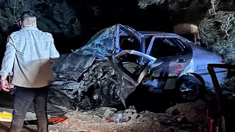 Adana'da Trafik Kazası: 2 Kişi Hayatını Kaybetti, 3 Kişi Yaralandı