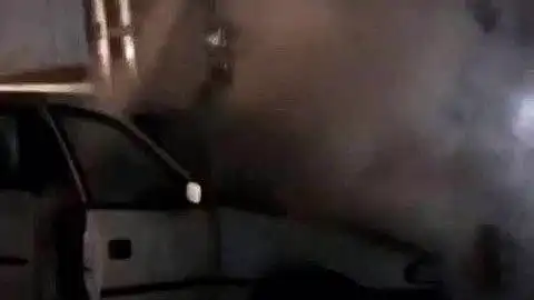 Adıyaman'da Park Halindeki Otomobil Alev Aldı