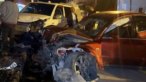 Aksaray'da Alkollü Sürücü 4 Araca Çarptı: 2 Yaralı, Sürücüye Ceza Kesildi