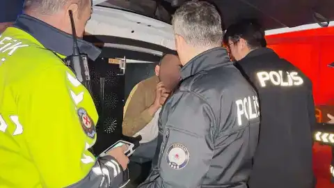 Aksaray'da Alkollü Sürücü Park Halindeki Araca Çarptı: 2.30 Promil Alkolle Araç Kullanan Sürücüye 50 Bin TL Ceza