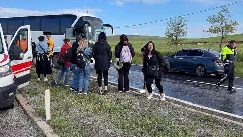Aksaray'da Tur Otobüsü Refüje Çarptı: 16 Yaralı