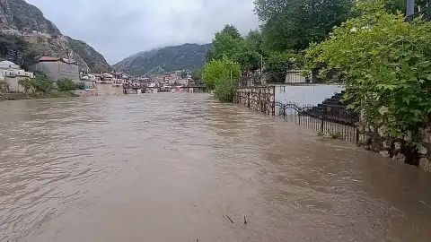 Amasya Valisi Bakan'dan Yeşilırmak Taşkın Uyarısı