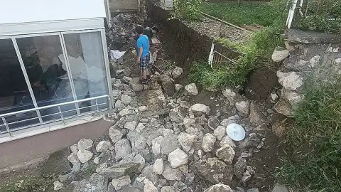 Amasya'da İstinat Duvarının Çökme Anı Güvenlik Kamerasına Yansıdı