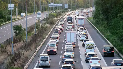 Anadolu Otoyolu Düzce Geçişinde Bayram Dönüşü Trafik Yoğunluğu