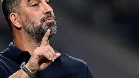 Arda Turan'ın Teknik Direktörlüğünü Yaptığı Shakhtar Donetsk Maçında Hava Saldırısı Nedeniyle Ara Verildi