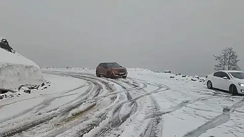Artvin ve Ardahan'da Mayıs Ayı Sonunda Kar Yağışı: Ulaşım Aksadı