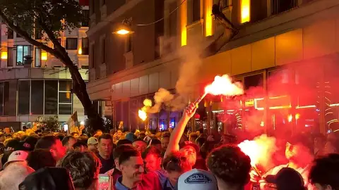 Aston Villa Taraftarları İstanbul'da Şampiyonluğu Coşkuyla Kutladı