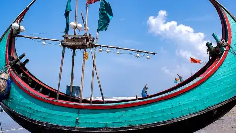 Bangladeş'te Geleneksel Hilal Tekneler Dalgalara Karşı Üstünlük Sağlıyor
