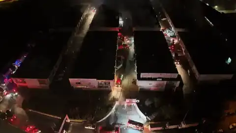 Başakşehir Sanayi Sitesinde Yangın: Çok Sayıda Dükkan Zarar Gördü