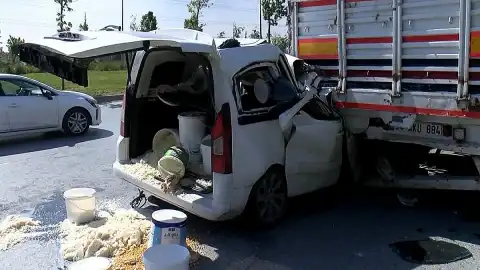 Başakşehir'de Kaza Tutanağı Tutulurken Arkadan Çarpma: Bir Sürücü Sıkıştı