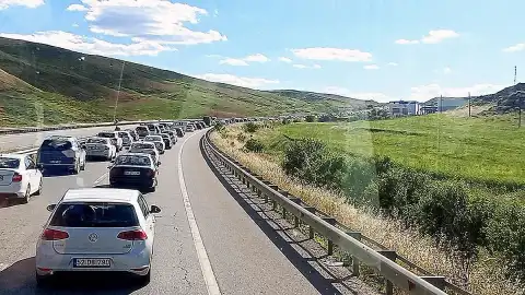 Bayram Dönüşü Trabzon'da Trafik Kabusu: Ankara ve İzmir Yolları Kilitlendi