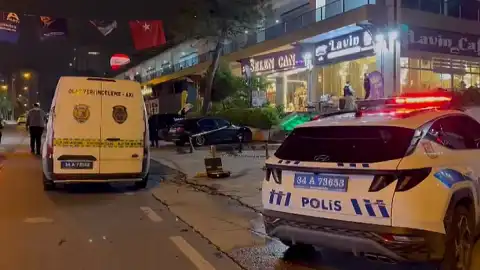 Beylikdüzü'nde Bir Kafeye Silahlı Saldırı: Şüpheli Kayıplara Karıştı