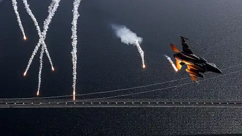 Çanakkale Semalarında F-16'lardan Nefes Kesen Gösteri