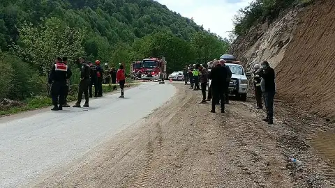 Düzce'de Dereye Devrilen Kamyonetin Sürücüsü Hayatını Kaybetti
