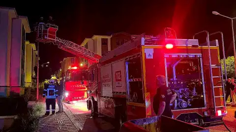 Elazığ'da Apartman Bodrumunda Yangın: 4 Kişi Dumandan Etkilendi
