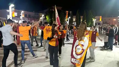 Galatasaray'ın 26. Şampiyonluğu Selendi'de Coşkuyla Kutlandı