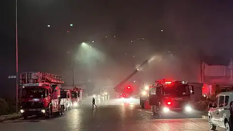 Gaziantep'teki Mobilya Fabrikasında Çıkan Yangın Söndürüldü