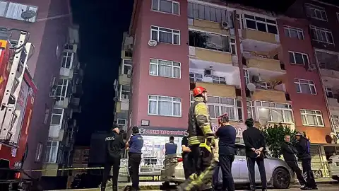 Gebze'de Kolonlardan Ses Gelen 7 Katlı Bina Tedbiren Boşaltıldı