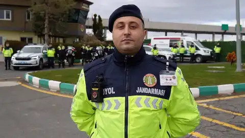 Görev Başında Şehit Olan Jandarma Astsubay Üstçavuş Yusuf Ergün'ün Baba Ocağı Türk Bayraklarıyla Donatıldı
