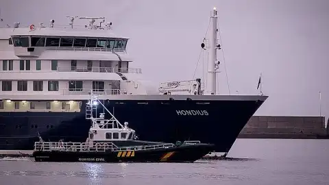 Hantavirüs vakası tespit edilen gemide tahliye işlemleri başladı