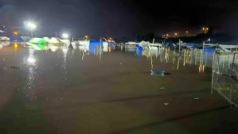 Hatay Dörtyol'da Şiddetli Yağış Hayvan Pazarını Vurdu: Cadde ve Sokaklar Göle Döndü