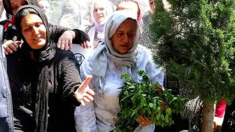 Hatay'da Sel Afetinde Hayatını Kaybeden Gencin Annesi: 'Sana Gitme Dedim Oglum'
