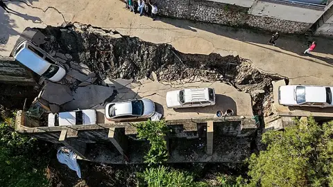 Hatay'da Şiddetli Sel: 3 Ölü, 2 Kayıp İçin Arama Kurtarma Çalışmaları Devam Ediyor