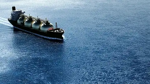İran Gerilimi Hürmüz Boğazı'nı Tehdit Ediyor, Enerji Fiyatları Yükseliyor
