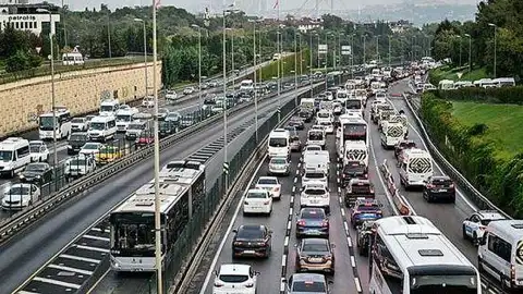 İstanbul'da 25 Mayıs Pazartesi Trafik Durumu: Yoğunluk Yaşanan İlçeler ve Alternatif Güzergahlar