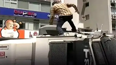 İzmir'de Miting Öncesi Olaylarda TOMA'ya Çıkan Şüpheli Tutuklandı