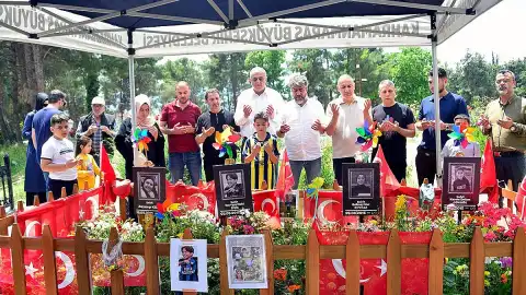Kahramanmaraş Okul Saldırısı Mağdurlarının Aileleri Mezarlıkta Buluştu