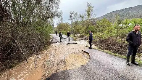 Karabük'te Sağanak ve Dolu Sel Taşkınlarına Neden Oldu, 3 Kişi Kurtarıldı