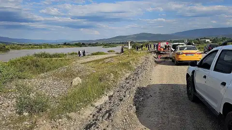 Kelkit Çayı'na Düşen Araçtan Kaybolan 2 Kişi İçin Arama Başlatıldı
