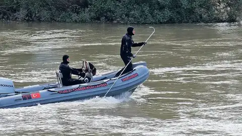 Kelkit Çayı'nda Kaybolan İki Gencin Aranması Sürüyor