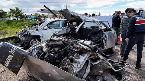 Kırıkkale'deki Feci Kazada Hayatını Kaybeden Aile Çorum'da Toprağa Verildi