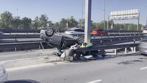 Küçükçekmece'de Trafiği Etkileyen Kaza: Otomobil Takla Attı