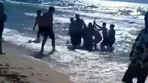 Kuşadası'nda İki Kişi Boğulma Tehlikesi Atlattı