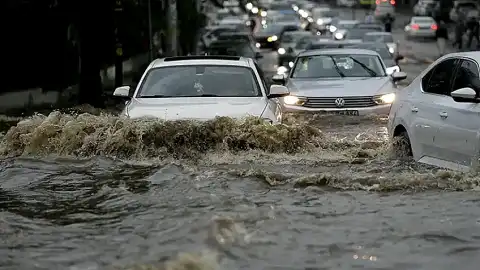 Meteoroloji'den Sel ve Su Baskını Uyarısı: Karadeniz'de Kuvvetli Yağış Bekleniyor