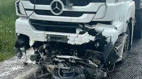 Motosiklet Tırın Altına Girerek Kaza Yaptı: 1 Ölü, 1 Yaralı