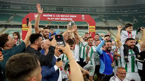 Muğlaspor, penaltılarla 1. Lig'e yükseldi
