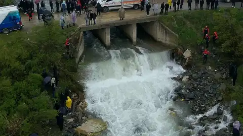 Muş'ta Derede Kaybolan Kadının Eşyalarına Ulaşıldı, Arama Çalışmaları Sürüyor