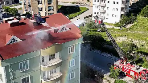 Nevşehir'de Çatı Katındaki Mutfakta Yangın: Ekipler Hızla Müdahale Etti