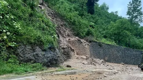 Ordu'da Sağanak Yağış ve Heyelan: Fatsa-Aybastı Kara Yolu Ulaşıma Kapandı
